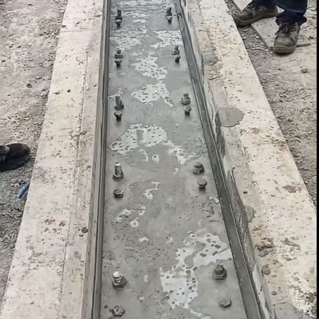 南雄港口码头起重机龙门吊重型机械设备稳固用早强快凝轨道胶泥